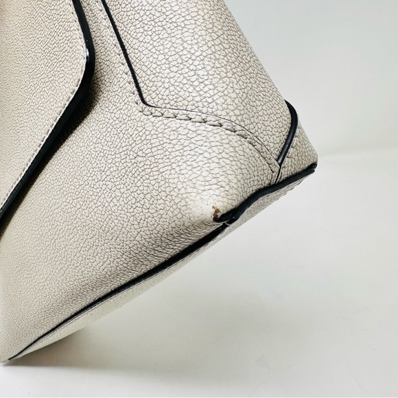 Henri Bendel pebbled leather flap bag - Picture 4 of 6